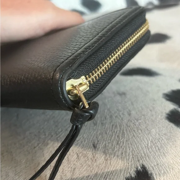 Tory Burch Black Leather Zip Around Wallet - Picture 9 of 16